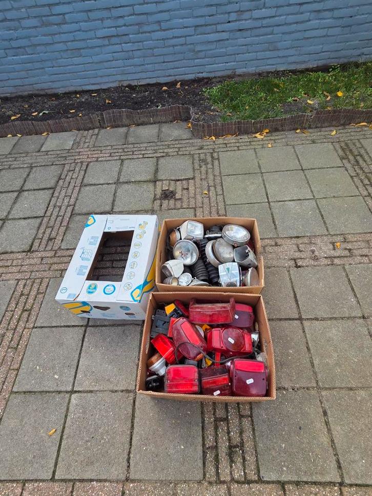 Partij brommer Onderdelen - Koplampen & Achterlichten, Fietsen en Brommers, Brommeronderdelen | Algemeen, Gebruikt, Koplamp, Ophalen of Verzenden