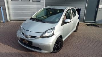 Toyota Aygo 1.0 12V Vvt-i +, 5-drs, INRUIL OOK MOGELIJK beschikbaar voor biedingen