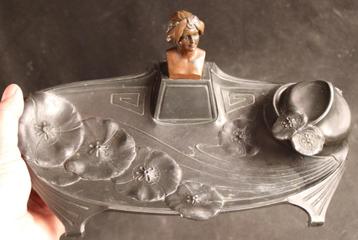 Art Nouveau inktstel met buste  beschikbaar voor biedingen