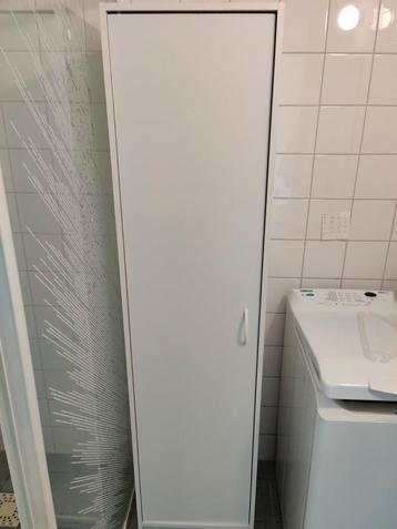 Badkamer kastje wit legplanken
