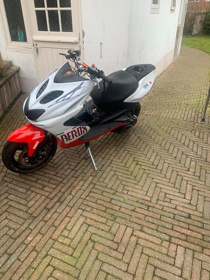 Yahama aerox (snel ophalen bieden!!), Fietsen en Brommers, Brommeronderdelen | Scooters, Zo goed als nieuw, Yamaha, Blok, Ophalen