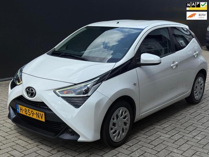 Toyota Aygo 1.0 VVT-i x-play limited NAVI CAMERA NAP BOEKJES, Auto's, Toyota, Bedrijf, Te koop, Aygo, ABS, Achteruitrijcamera