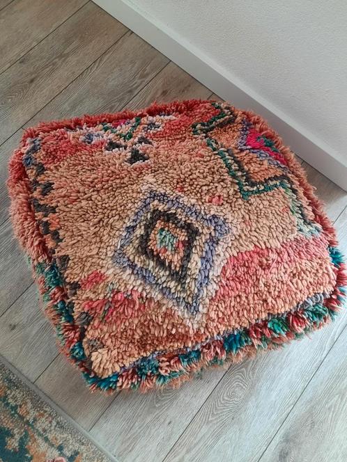 Marrokaanse berber kelim poef/zitkussen van wol 65x65 cm, Huis en Inrichting, Banken | Voetenbanken en Poefen, 50 tot 75 cm, 50 tot 75 cm