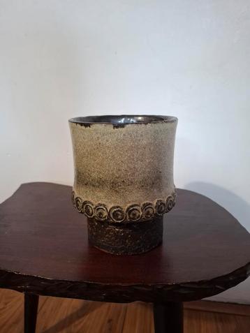 Vintage leuke bloempot  beschikbaar voor biedingen