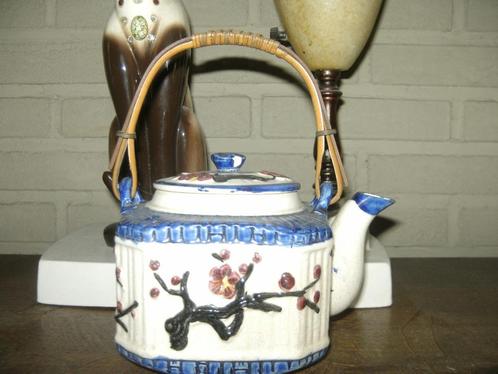 aziatische theepot met bloesemtakken en riet hengsel apart, Antiek en Kunst, Antiek | Keukenbenodigdheden, Verzenden
