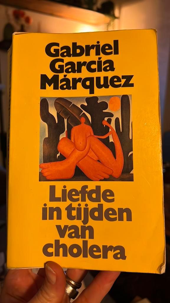 Gabriel Garcia Marquez - liefde in tijden van cholera 1986, Boeken, Literatuur, Gelezen, Ophalen of Verzenden