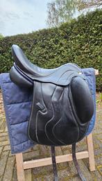 Dressuurzadel KM Custom Mono 17,5 inch, Dieren en Toebehoren, Paarden en Pony's | Zadels, Gebruikt, Ophalen of Verzenden, Dressuur