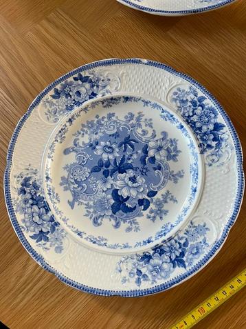 2 wandborden Corinthian Opaque China beschikbaar voor biedingen