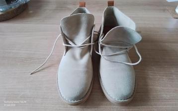  Lichtbeige hoge damesschoenen zgan m.39,suède, vetersluiti beschikbaar voor biedingen