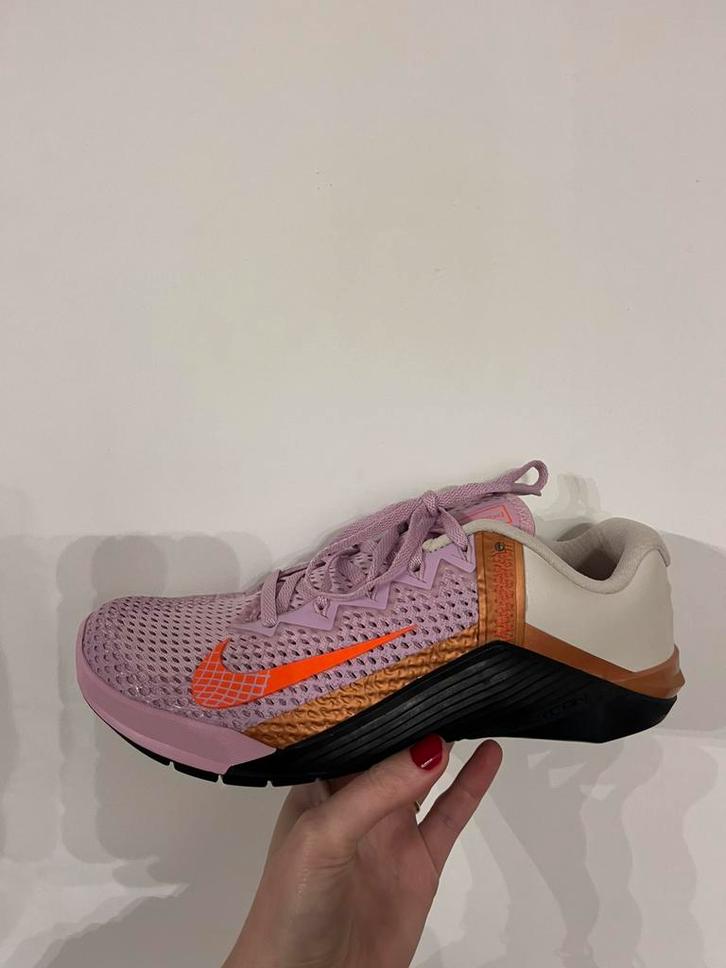 Prachtige nieuwe Nike Metxon 6 sneakers!, Kleding | Dames, Schoenen, Zo goed als nieuw, Sneakers of Gympen, Overige kleuren, Ophalen