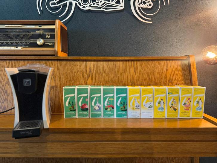 Special T Nestlé apparaat + 11 dozen cups, Witgoed en Apparatuur, Koffiezetapparaten, Gebruikt, Koffiepads en cups, Koffiemachine