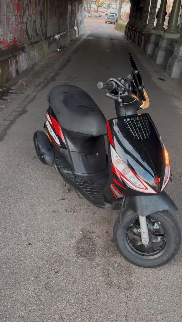Piaggio Zip iGet 2018 - Snorplaat, Fietsen en Brommers, Scooters | Piaggio, Zo goed als nieuw, Zip, Maximaal 25 km/u, Benzine