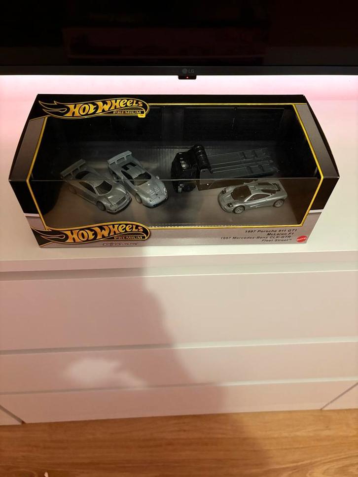 Hot Wheels Premium Diorama - Porsche, F1, CLK GTR, Hobby en Vrije tijd, Modelauto's | Overige schalen, Nieuw, Auto, Ophalen of Verzenden