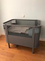 Sebra baby-en junior meegroeibed in klassiek grijs, Ophalen, Zo goed als nieuw, Ledikant