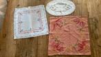 3 handgeborduurde kleedjes (220), Antiek en Kunst, Antiek | Kleden en Textiel, Ophalen of Verzenden