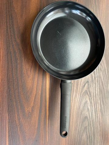 4 pannen Tefal en brabantia beschikbaar voor biedingen