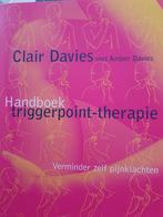 Clair Davies - Handboek triggerpoint-therapie, Ophalen of Verzenden, Clair Davies, Zo goed als nieuw