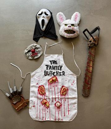 Halloween maskers, schort, “electrische” zaag en handschoen beschikbaar voor biedingen