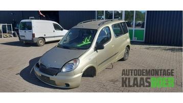 Motorkap van een Toyota Yaris Verso beschikbaar voor biedingen