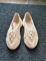 Yeezy Foam Runner slippers maar 39, Kinderen en Baby's, Ophalen of Verzenden, Gebruikt, Jongen of Meisje, Schoenen
