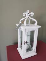 Houten lantaarn met metalen versiersels, Gebruikt, 25 tot 50 cm, Wit, Ophalen of Verzenden