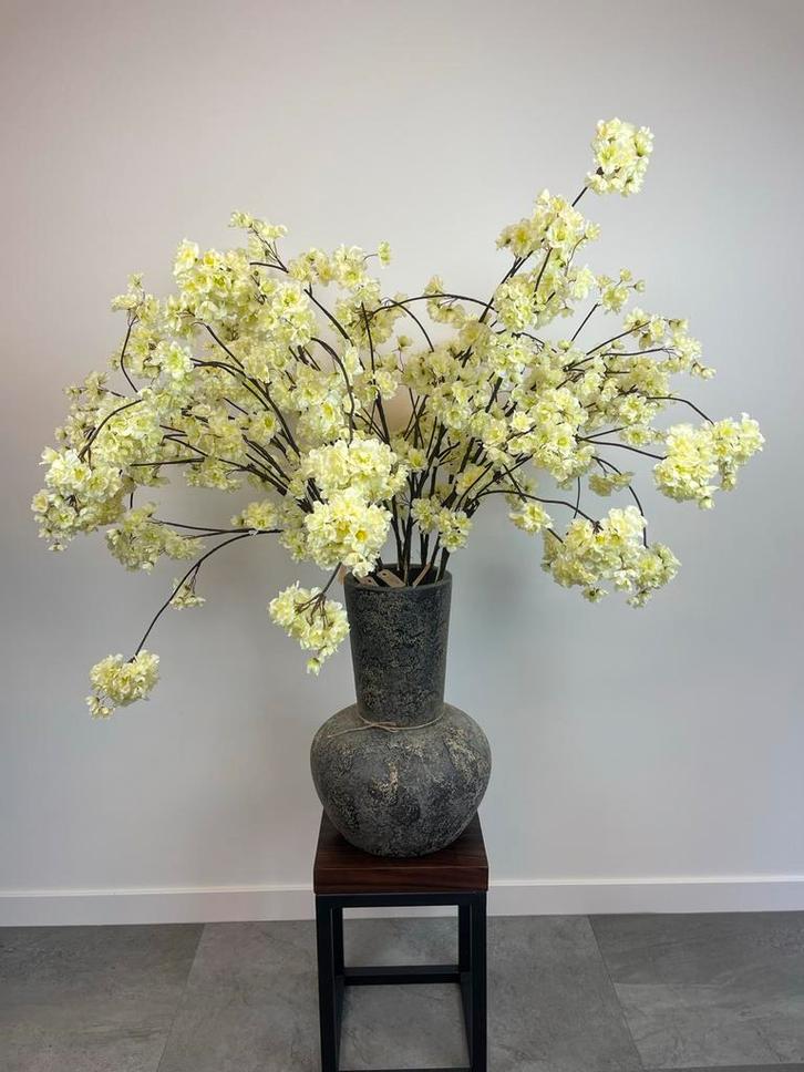 Stoere vaas met creme bloesemtakken- 110cm, Huis en Inrichting, Woonaccessoires | Vazen, Nieuw, Overige kleuren, 75 cm of meer