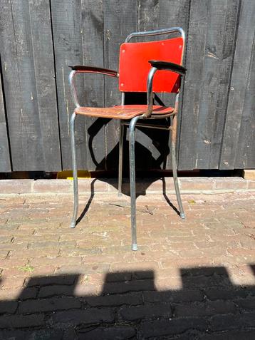 Gispen kinderstoel opknapper maar zo leuk en praktisch. beschikbaar voor biedingen