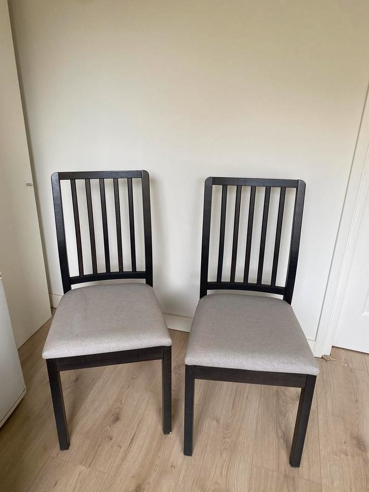 Twee eettafel stoelen, Huis en Inrichting, Stoelen, Zo goed als nieuw, Twee, Hout, Stof, Zwart, Ophalen