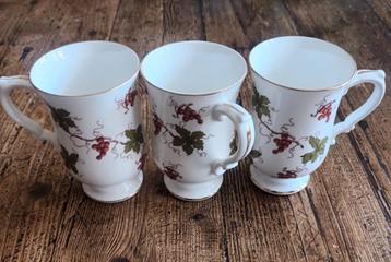 3x Vintage coffee cup/ Victoria Fine Bone China beschikbaar voor biedingen