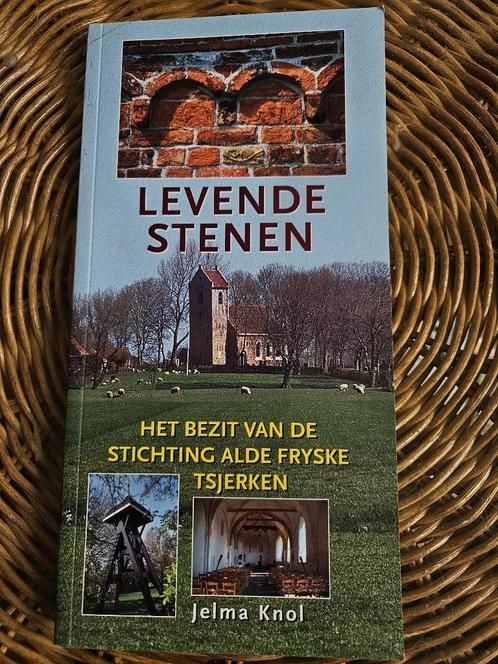 Levende stenen - bezit Alde Fryske tsjerken, Boeken, Geschiedenis | Stad en Regio, Gelezen, 20e eeuw of later, Ophalen of Verzenden