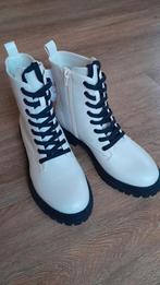 Dames veter laarsjes/boots  maat 39 Ecru. NIEUW, Ophalen of Verzenden, Zo goed als nieuw, Beige