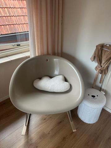 Schommelstoel beige beschikbaar voor biedingen