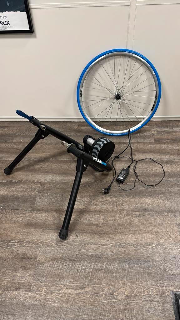 Wahoo Kickr Snap fietstrainer met optioneel trainingswiel, Sport en Fitness, Wielrennen, Zo goed als nieuw, Overige typen, Ophalen of Verzenden
