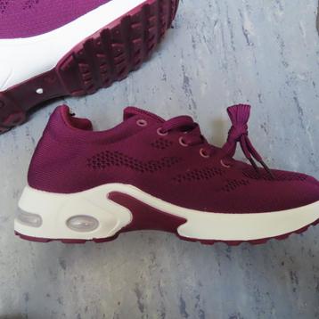 Nieuwe sneakers rood/paars maat  ca. 38,5 schoenen beschikbaar voor biedingen