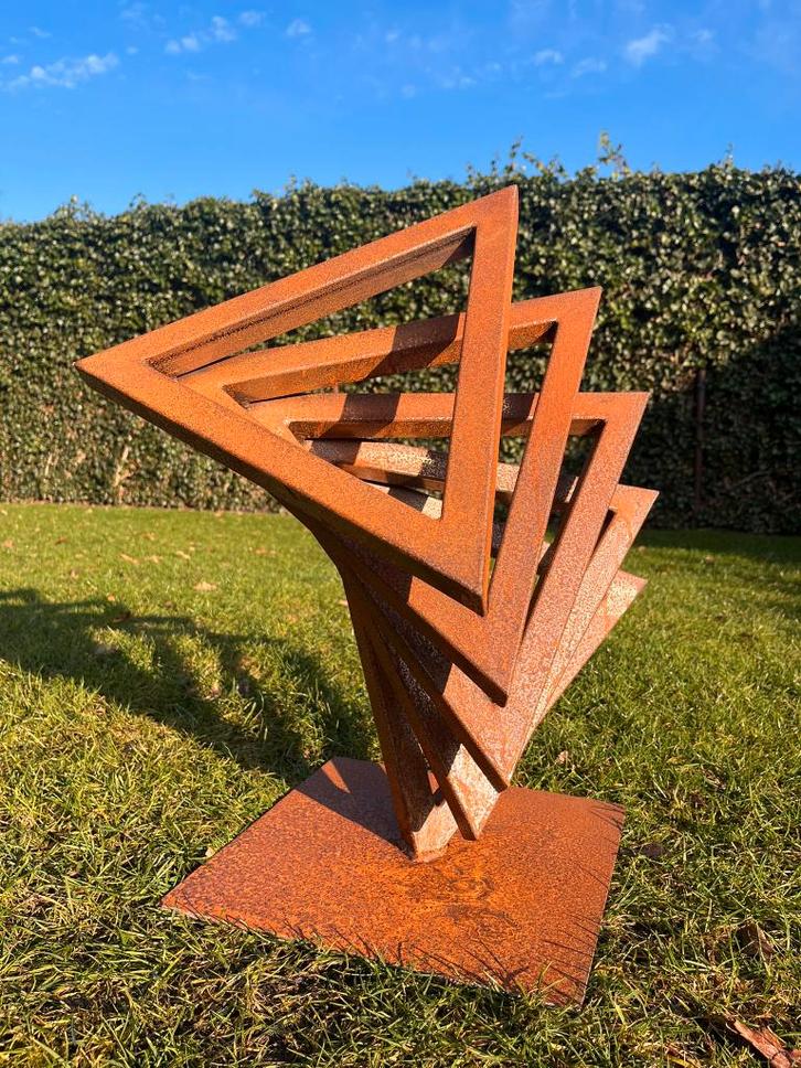 Modern stalen tuinbeeld – geometrische sculptuur roest-look, Tuin en Terras, Tuinbeelden, Nieuw, Abstract beeld, Metaal, Ophalen of Verzenden