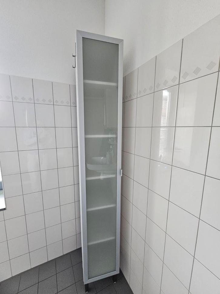 Badkamerkast - 30cm breed, Huis en Inrichting, Badkamer | Badkamermeubels, Zo goed als nieuw, (Half)hoge kast, 150 tot 200 cm