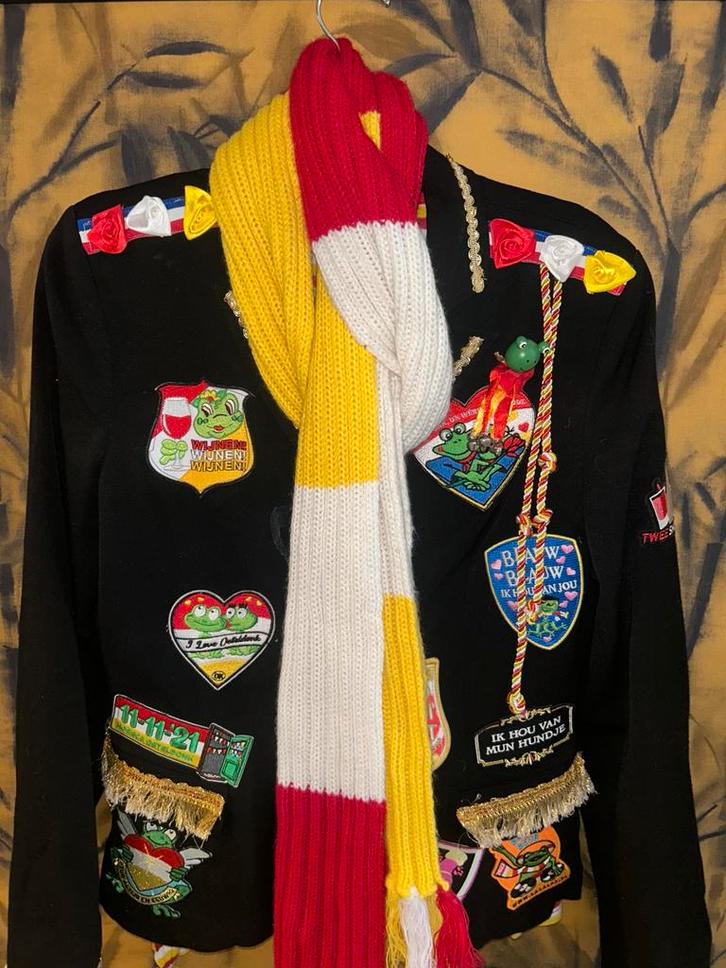 Oeteldonk Jasje Dames Maat 40, Kleding | Dames, Carnavalskleding en Feestkleding, Gedragen, Kleding, Carnaval, Maat 38/40 (M)