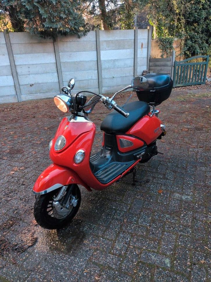 BTC Legend Snor Scooter, Fietsen en Brommers, Snorfietsen en Snorscooters, Gebruikt, Overige merken, Benzine, Ophalen