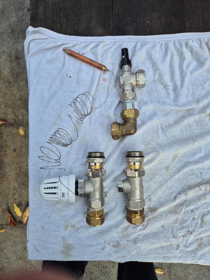 Onderdelen vloerverwarming verdeler, Doe-het-zelf en Verbouw, Verwarming en Radiatoren, Gebruikt, Cv-ketel of Combi-ketel, Minder dan 30 cm