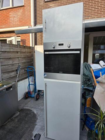 Kast met Inbouwkoelkast en Oven beschikbaar voor biedingen