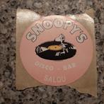 Kleine ronde sticker Snoopy's bar disco Salou vinyl LP, Verzamelen, Stickers, Ophalen of Verzenden, Zo goed als nieuw