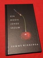 GESIGNEERD Een mooie jonge vrouw.  Wieringa Boekenweek 2014., Ophalen of Verzenden, Zo goed als nieuw