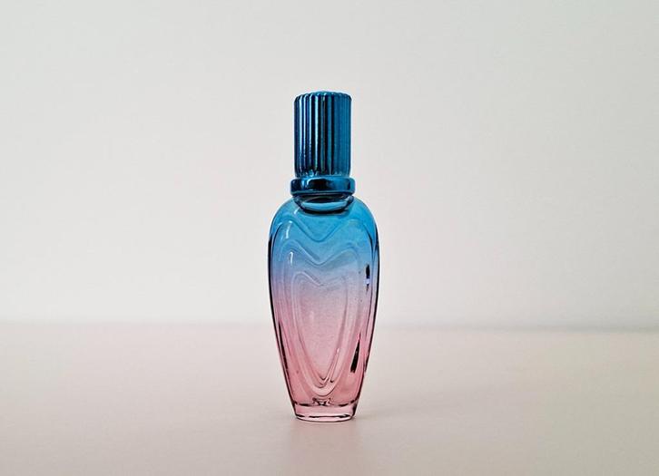 Escada parfum miniatuur Island Kiss - EDT, Verzamelen, Parfumverzamelingen, Zo goed als nieuw, Miniatuur, Ophalen of Verzenden