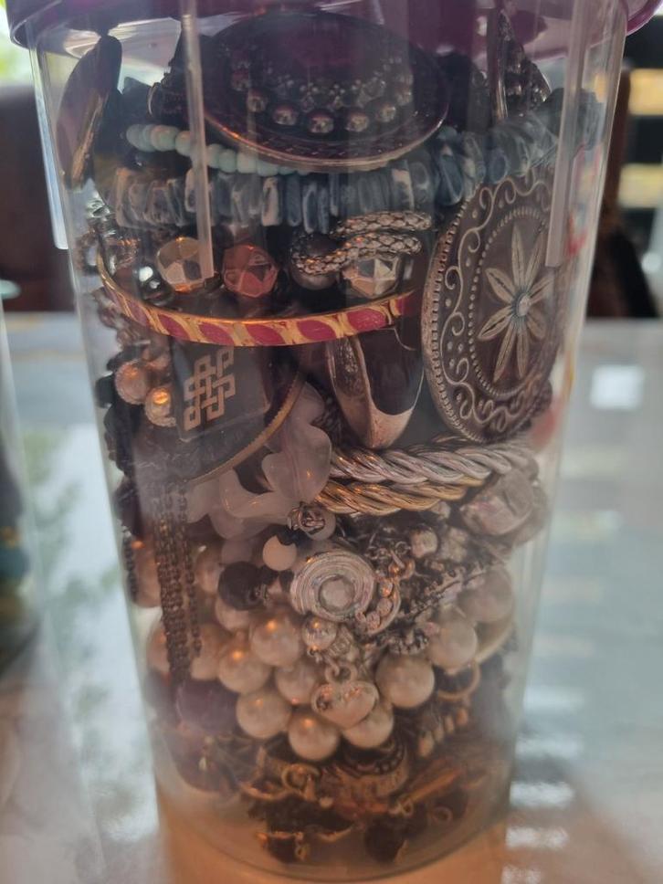 Vintage Sieraden Pot #6 - Mystery Box! yar, Sieraden, Tassen en Uiterlijk, Armbanden, Gebruikt, Overige materialen, Overige kleuren