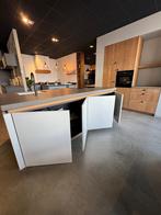 Keuken met eiland en kastenwand, Huis en Inrichting, Keuken | Complete keukens, Ophalen, Overige materialen, Overige typen, Zo goed als nieuw