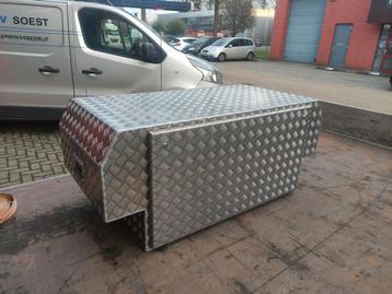 Bedrijfswagen inrichting op maat, opbergkasten, alu kisten.  beschikbaar voor biedingen