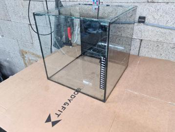 Aquarium cube 30x30x30 beschikbaar voor biedingen