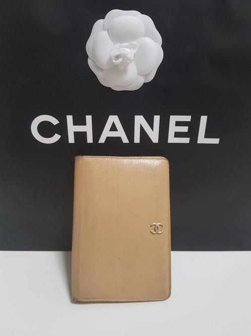 Chanel beige lamsleer portemonnee gouden hardware, Sieraden, Tassen en Uiterlijk, Portemonnees, Gebruikt, Beige, Leer, Met knipsluiting