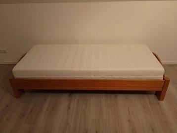 1 persoonsbed inclusief matras en lattenbodem