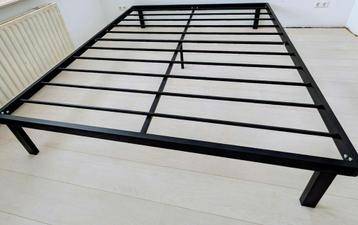Zwart metalen bedframe, platform bed. 180x220 beschikbaar voor biedingen